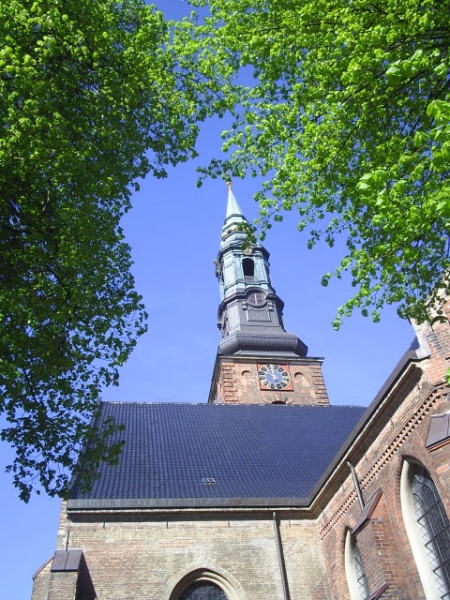 Sct. Petri Kirke opført i gotisl stil i 1400-tallet.