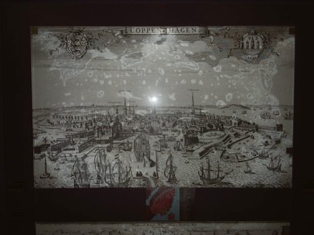 København i 1600-tallet. Til venstre Københavns Slot som med sine vestvolde ligger direkte ud til vandet mellem Amager og Sjælland og derfor alvorligt truet ved det svenske angreb på byen hen over isen den 10-11. februar 1659. De svenske tropper måtte opgive at passere de våger som beyns forsavarere nåde at hugge i isen i de sidste dage op 