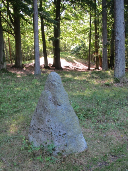 Bureal mound fra Danish Bronze Age 1500-500 B.C. with a menhir in the front. Harehøj, Tisvilde Hegn, North Sealand. Photo: 6. september 2013 by Erik K Abrahamsen